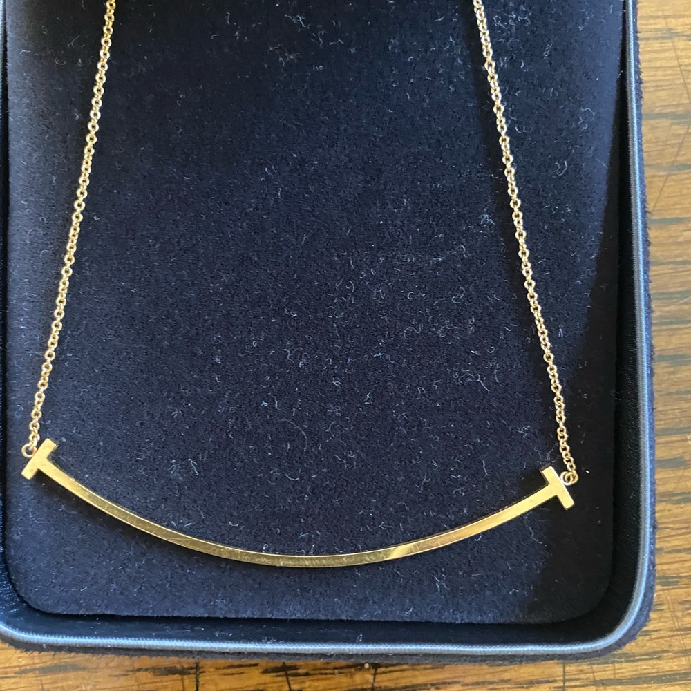 Tiffany T Smile necklace large in 18k yellow gold